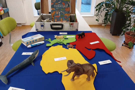 Materialkoffer Kontinente und Tiere